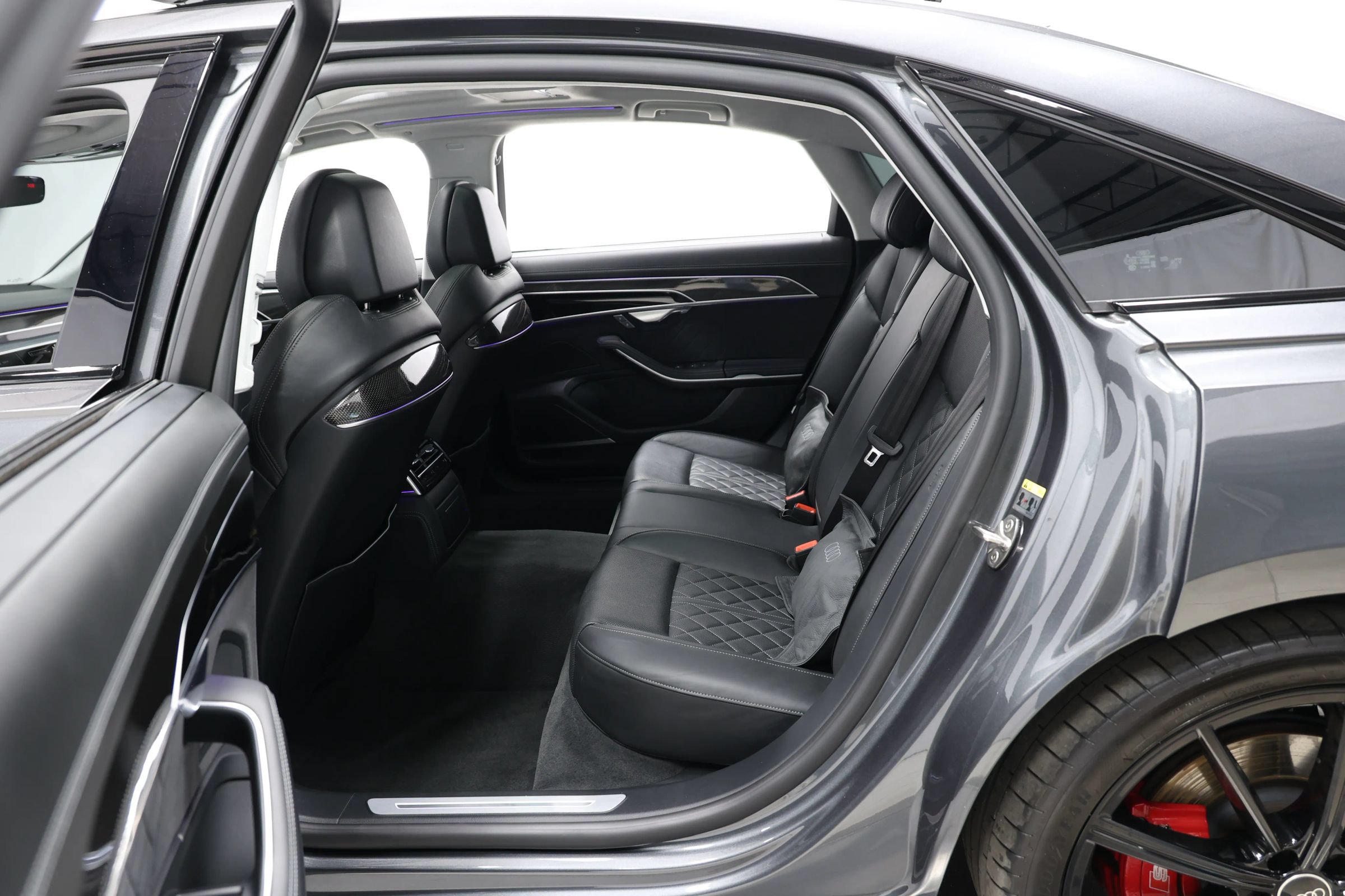 Used 2023 Audi S8 w/ S8 Comfort Plus Package AWD/4WD image 48