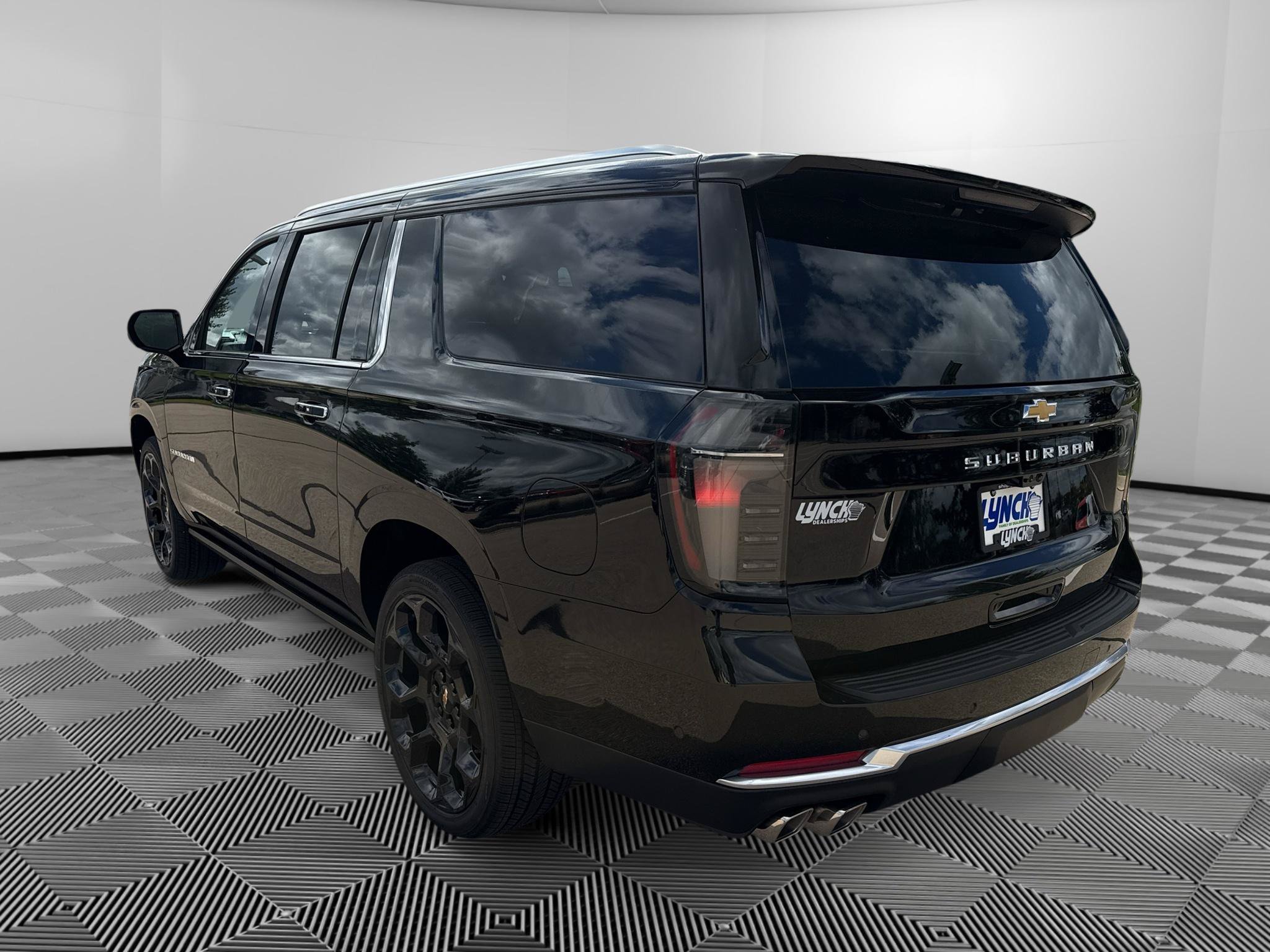 New 2026 Chevrolet Suburban High Country AWD/4WD image 3