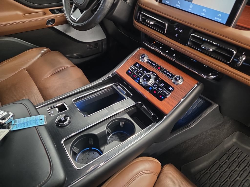 Used 2020 Lincoln Aviator Reserve w/ Equipment Group 201A AWD/4WD image 16