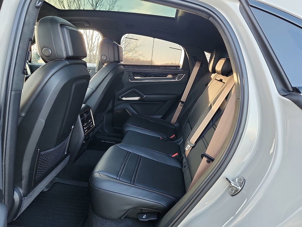 New 2026 Porsche Cayenne Turbo image 9