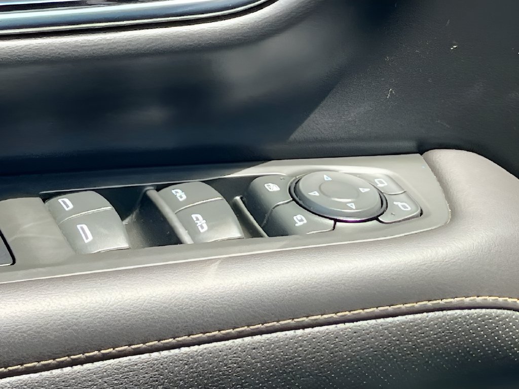 Used 2023 GMC Yukon AT4 w/ AT4 Premium Package AWD/4WD image 18