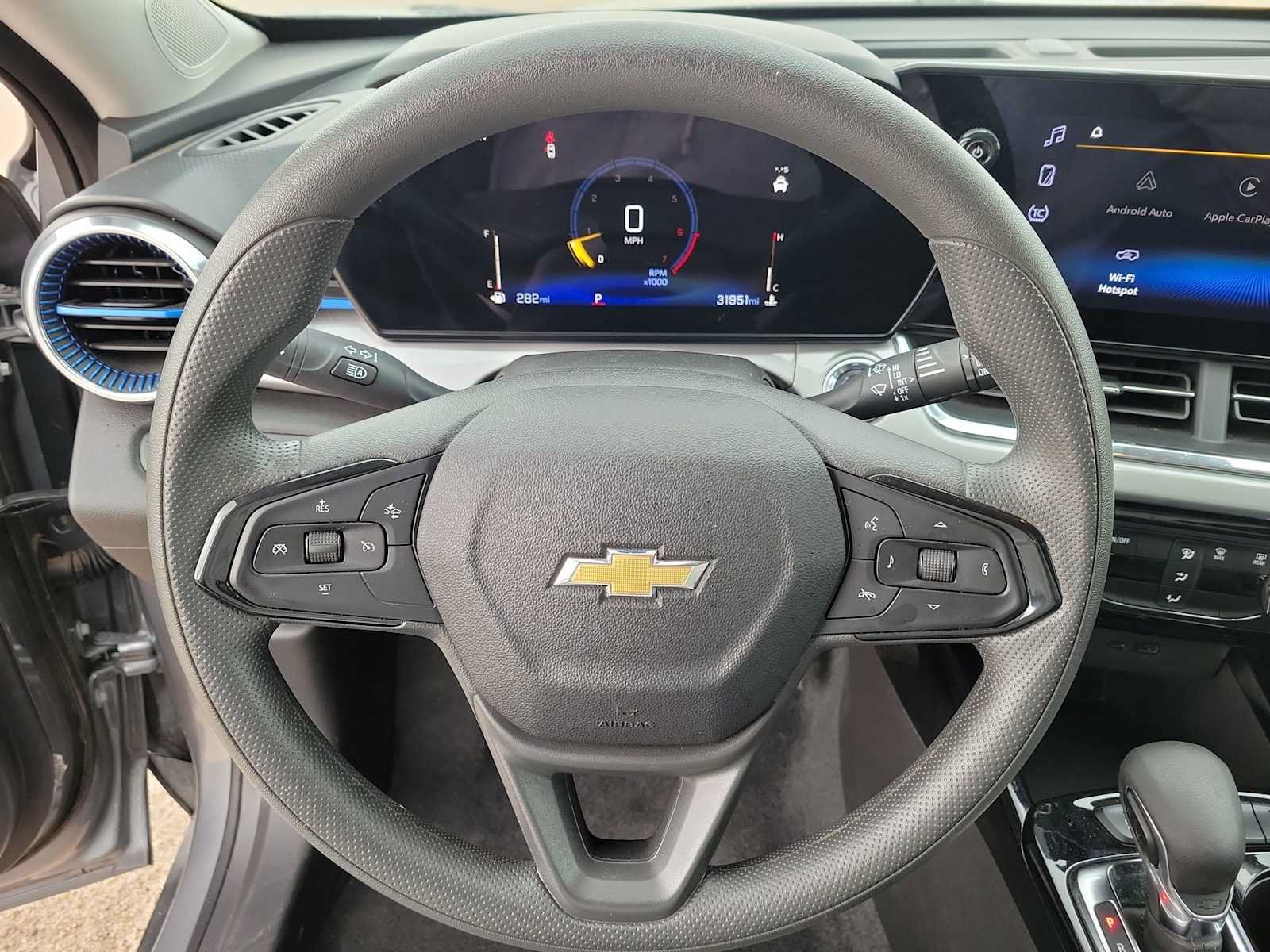 Used 2025 Chevrolet Trax LT FWD image 19