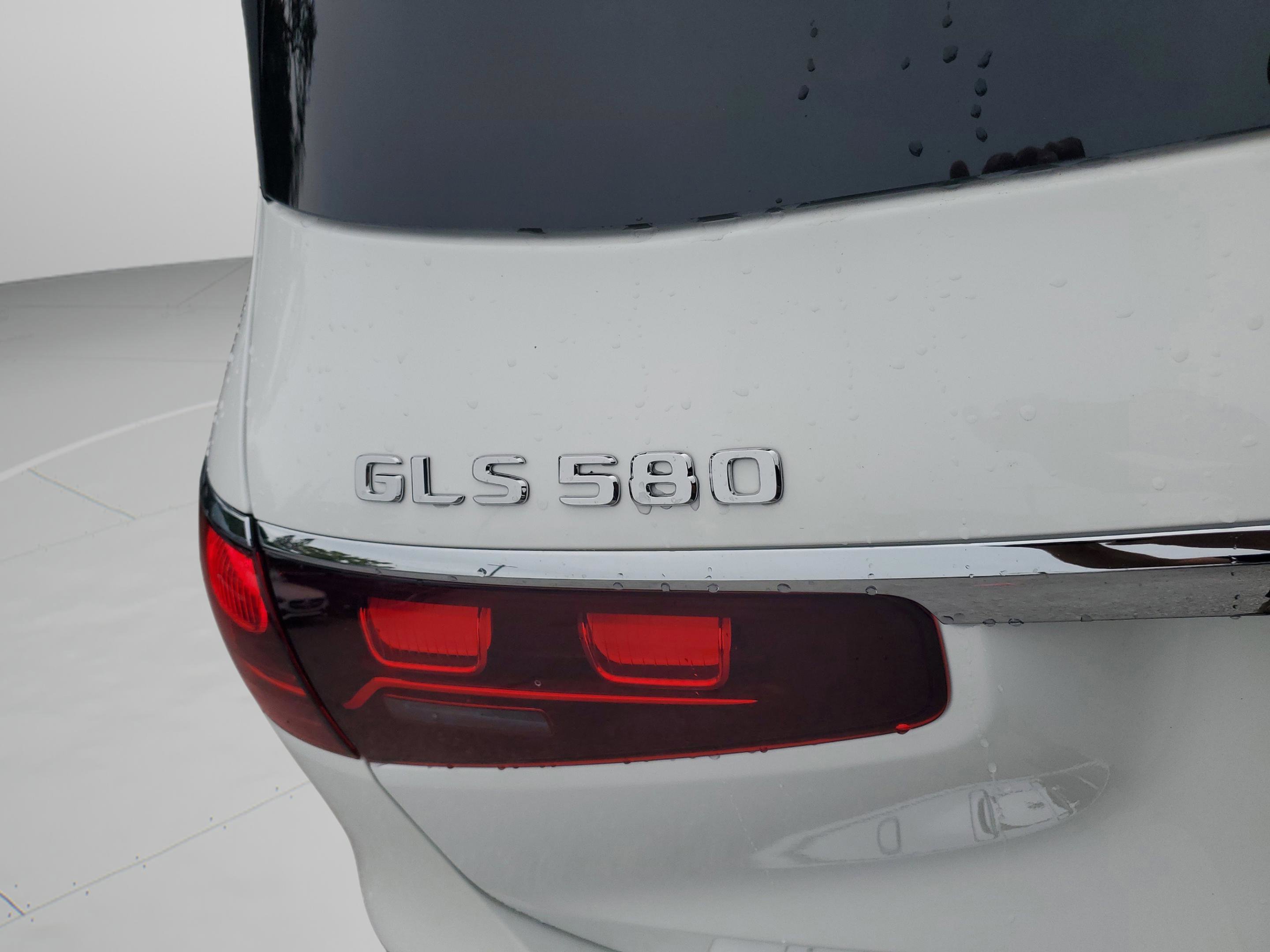 Used 2026 Mercedes-Benz GLS 580 4MATIC image 6