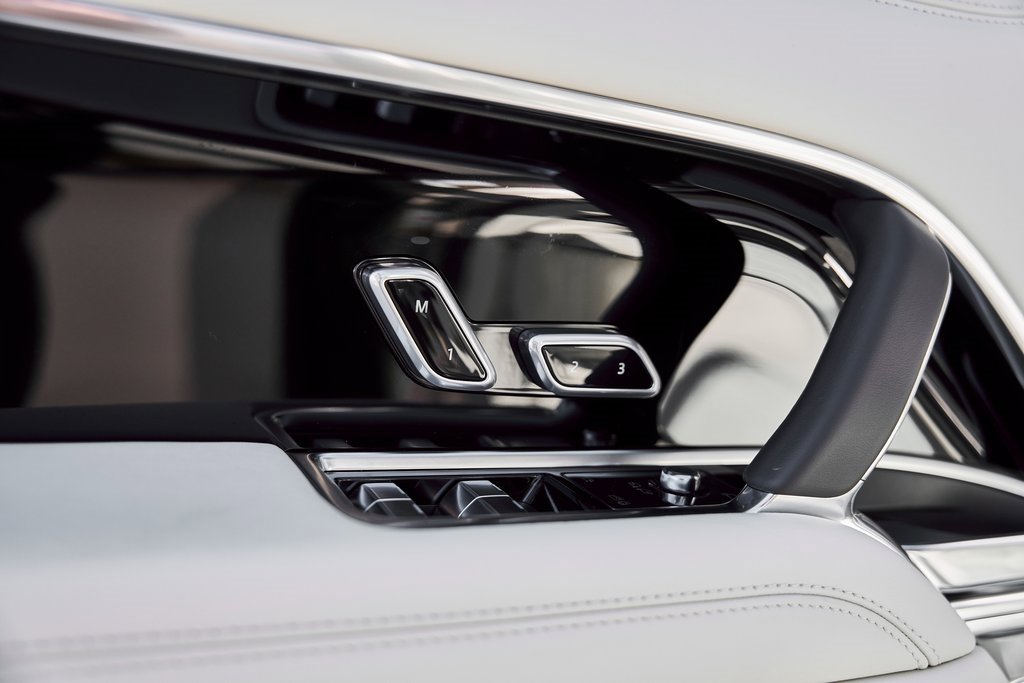 Used 2026 Land Rover Range Rover Long Wheelbase SE image 31