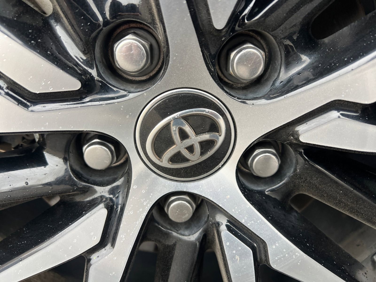 Used 2021 Toyota Camry SE w/ Cold Weather Package image 31