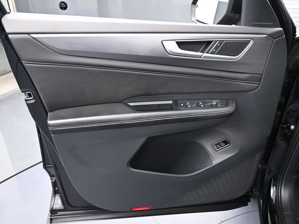 Used 2024 Volkswagen Atlas Cross Sport SE image 12