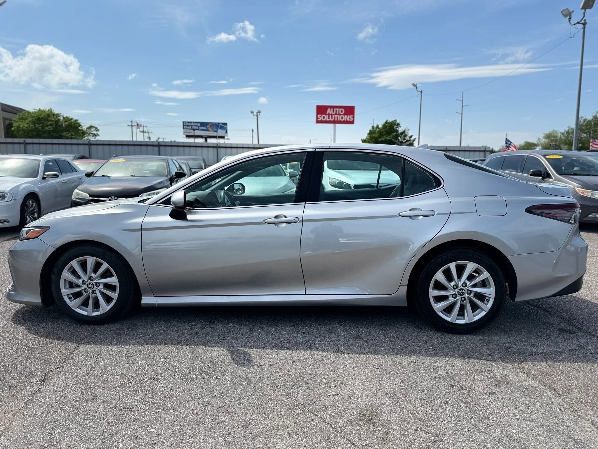 Used 2023 Toyota Camry LE image 6