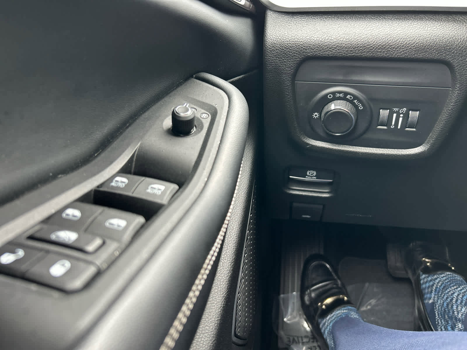 Used 2022 Jeep Grand Cherokee Laredo w/ Luxury Tech Group I image 24