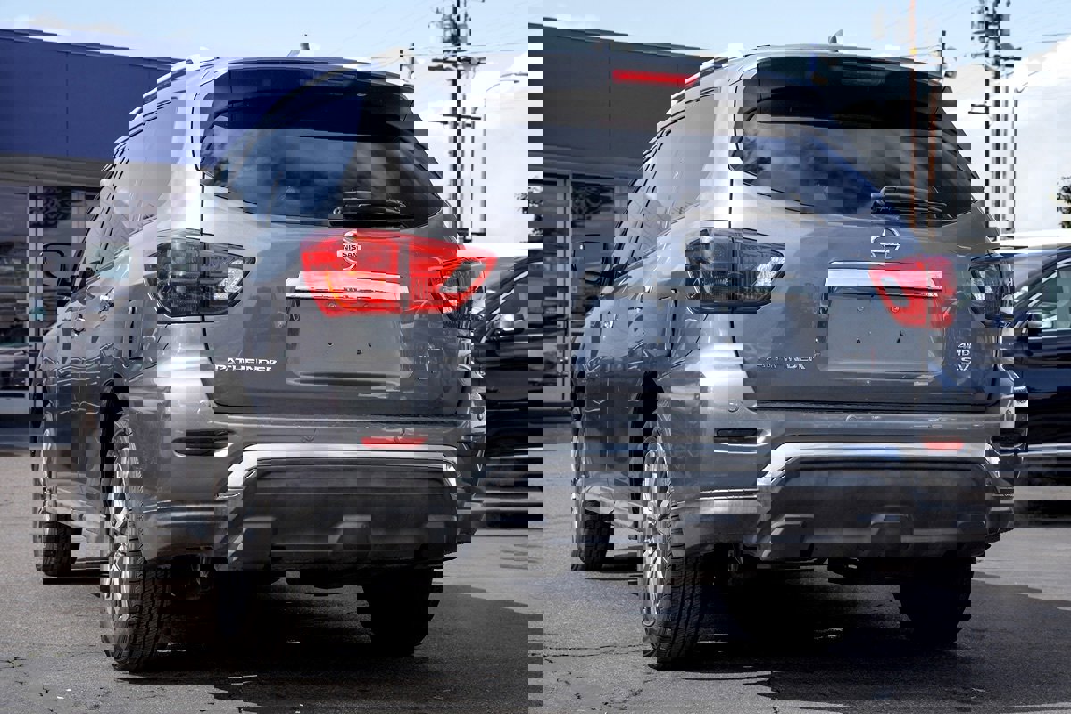 Used 2019 Nissan Pathfinder SV image 8