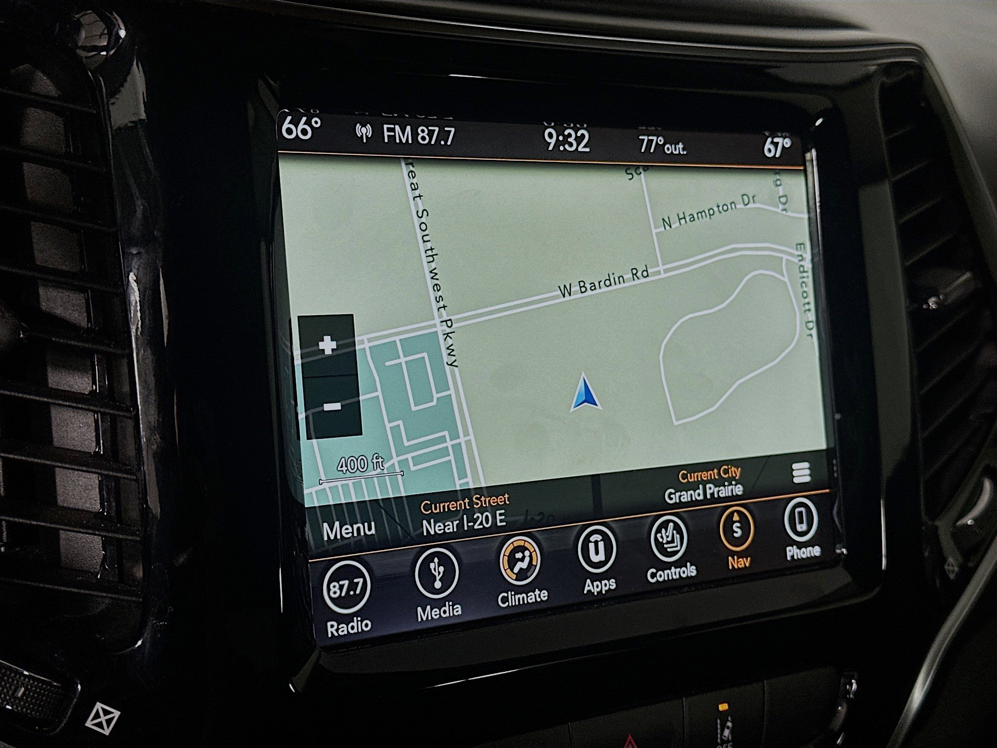 Used 2019 Jeep Cherokee Overland w/ Technology Group AWD/4WD image 21