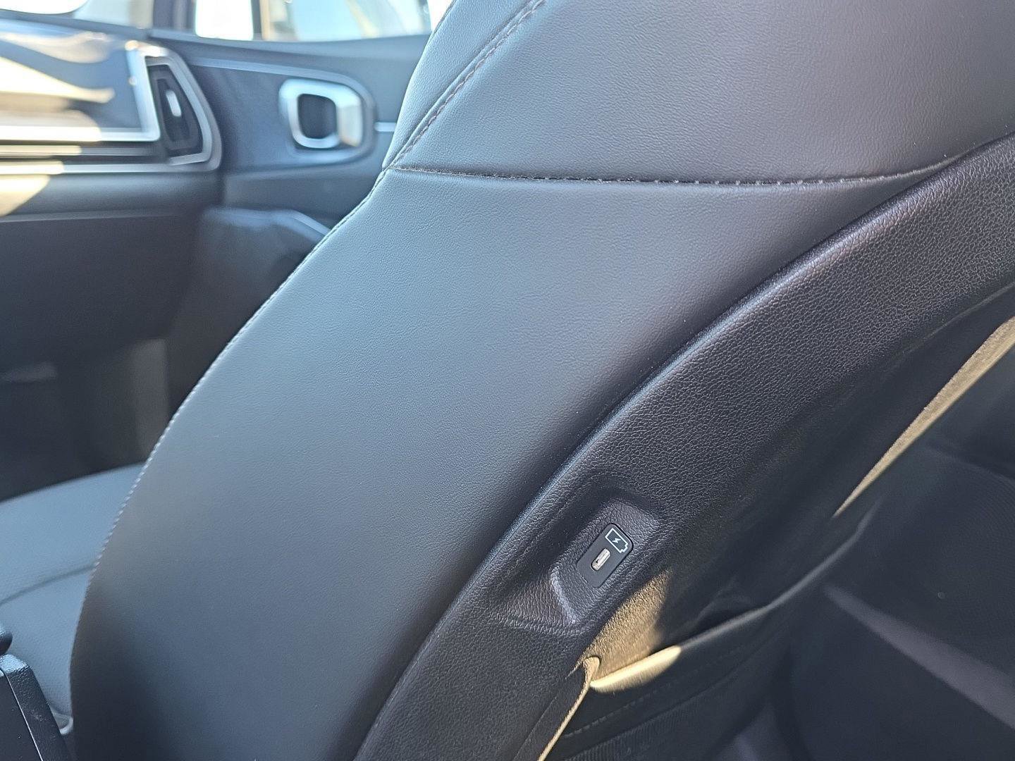 Used 2025 Kia Sorento S w/ Panoramic Sunroof Package image 29