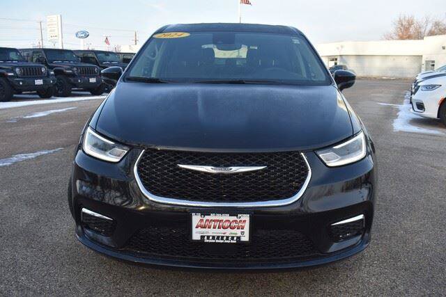 Used 2024 Chrysler Pacifica Touring-L FWD image 11