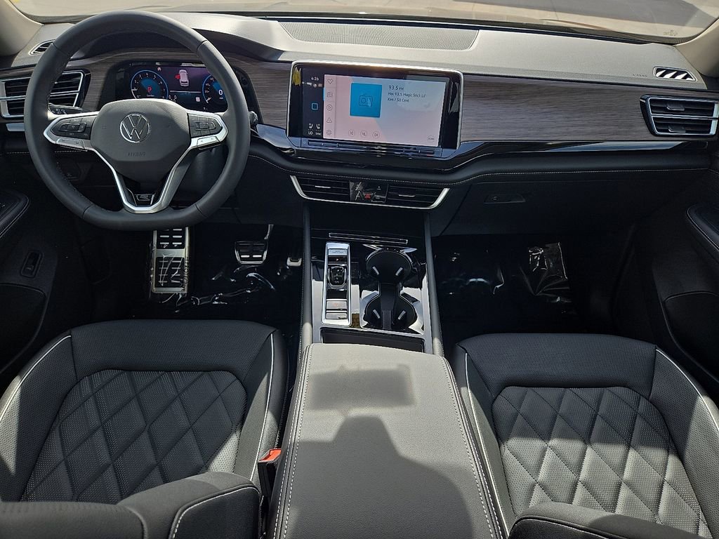 Used 2025 Volkswagen Atlas SEL Premium R-Line image 17