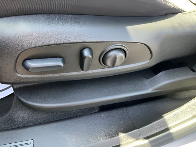 Used 2024 Chevrolet Equinox LT AWD/4WD image 11