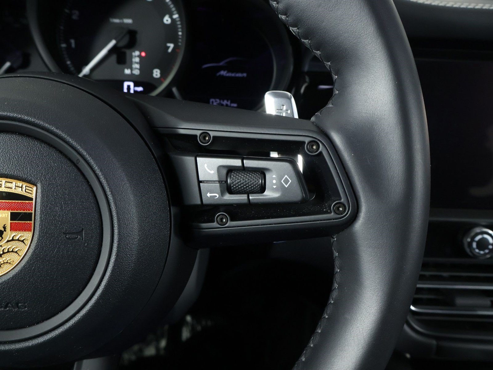 Certified 2026 Porsche Macan AWD/4WD image 15