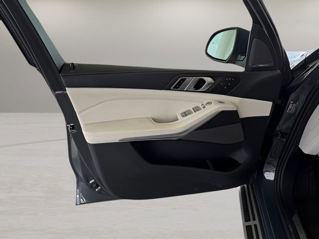 Used 2024 BMW X7 xDrive40i w/ Executive Package image 15