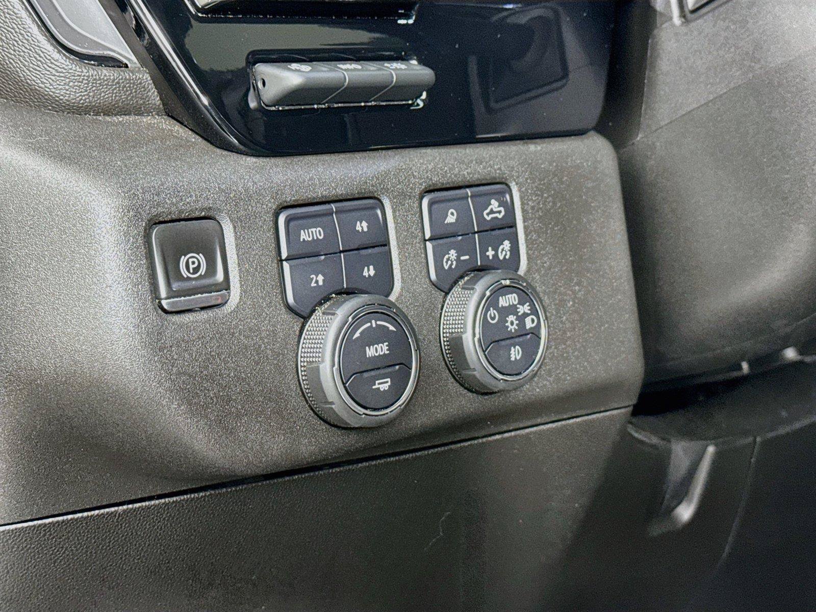 Used 2024 Chevrolet Silverado 2500 ZR2 w/ Technology Package AWD/4WD image 16