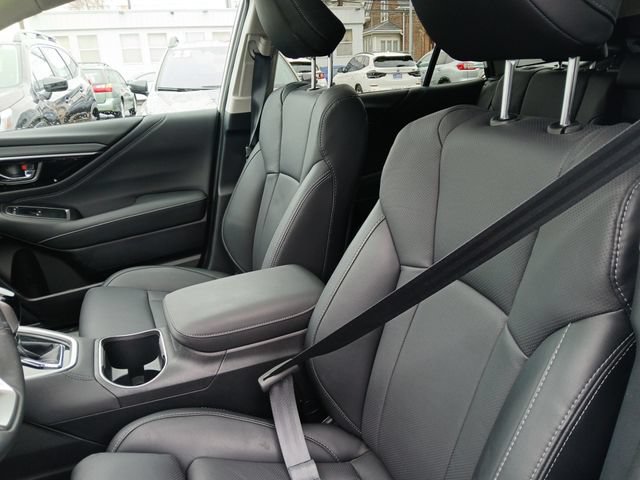 Used 2025 Subaru Outback Limited AWD/4WD image 24