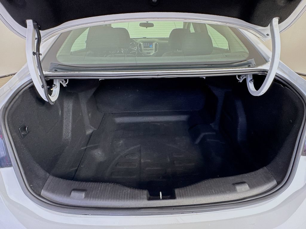 Used 2018 Chevrolet Cruze LS FWD image 28