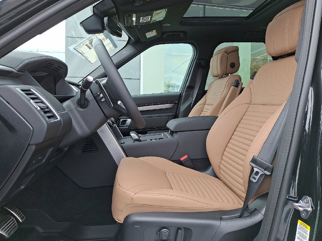 New 2026 Land Rover Discovery Limited Edition AWD/4WD image 9