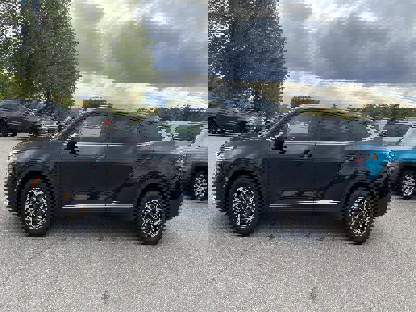 Used 2024 Kia Sportage LX image 7