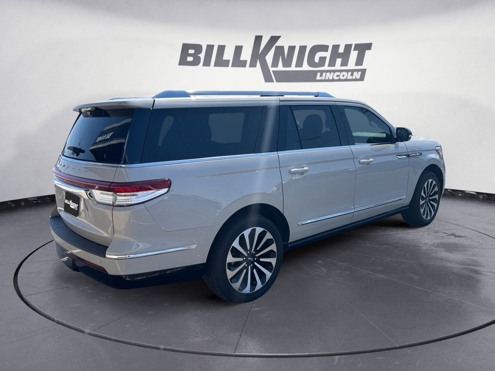 Certified 2024 Lincoln Navigator L Reserve AWD/4WD image 5