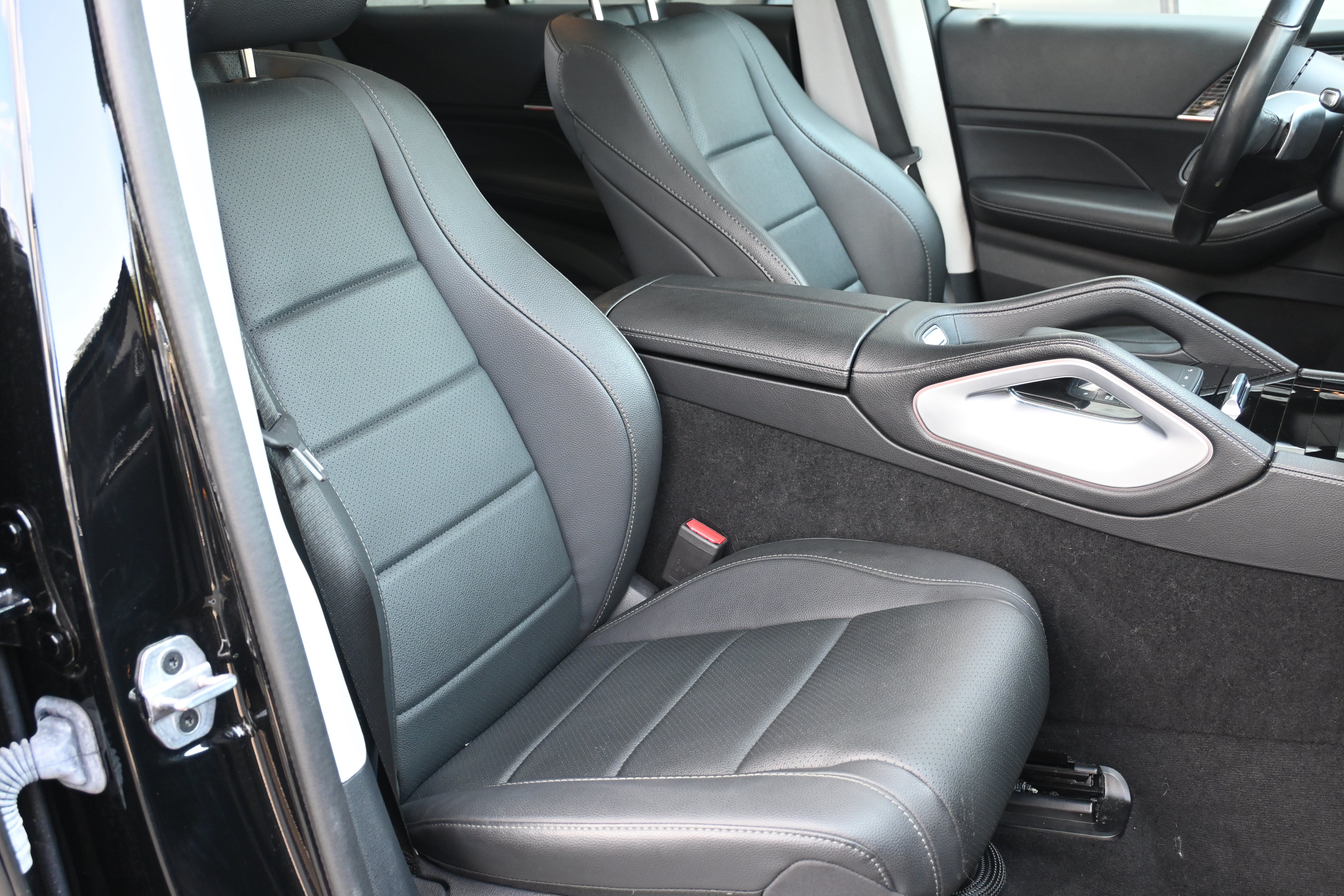 Used 2024 Mercedes-Benz GLE 350 4MATIC w/ AMG Line Exterior image 35