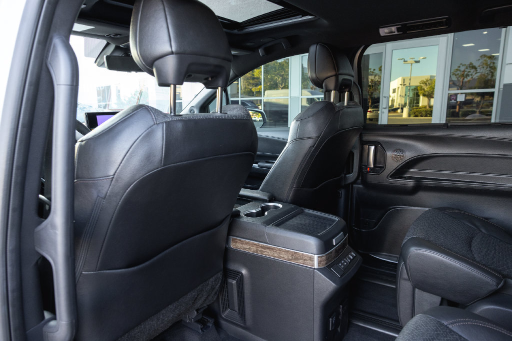 Certified 2025 Toyota Sienna Platinum AWD/4WD image 25