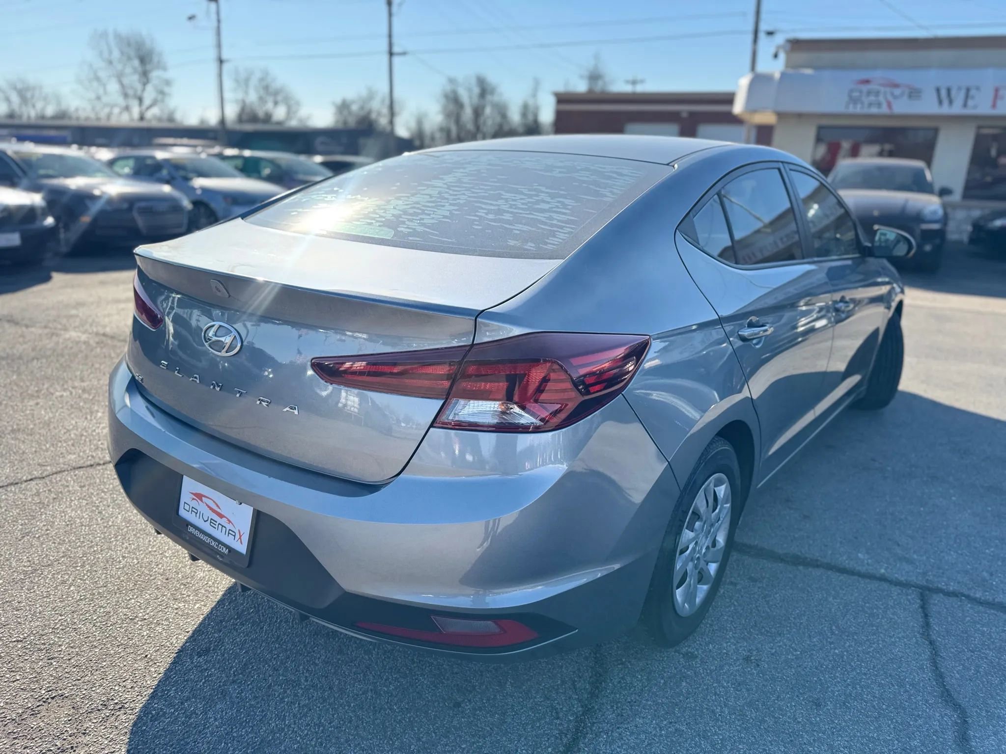 Used 2019 Hyundai Elantra SE image 3