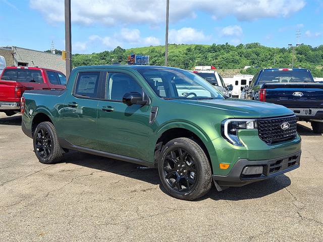 New 2025 Ford Maverick Lariat w/ Black Appearance Package