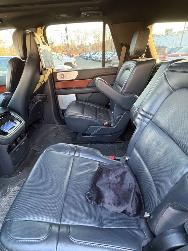 Used 2022 Lincoln Navigator Reserve image 12