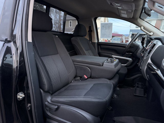 Used 2017 Nissan Titan SV image 15