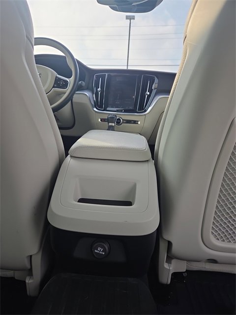 Used 2019 Volvo S60 T5 Momentum w/ Premium Package image 31