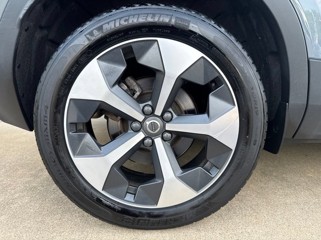 Used 2023 Volvo XC40 B5 Plus AWD/4WD image 24