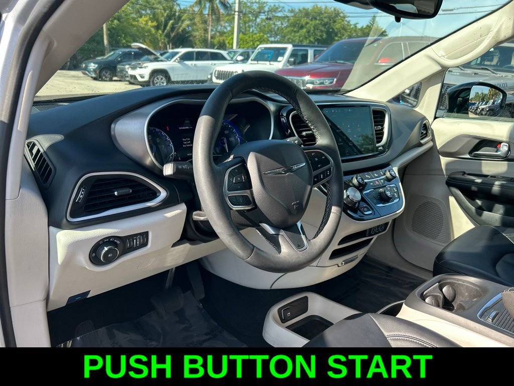 Used 2024 Chrysler Pacifica Touring-L FWD image 12