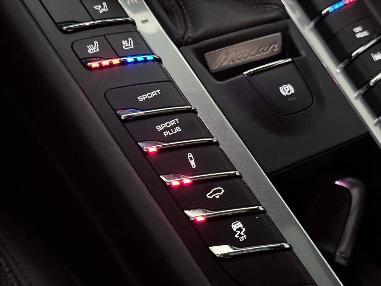 Used 2018 Porsche Macan GTS w/ Premium Package Plus image 39