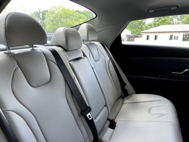 Used 2024 Hyundai Elantra Limited image 25