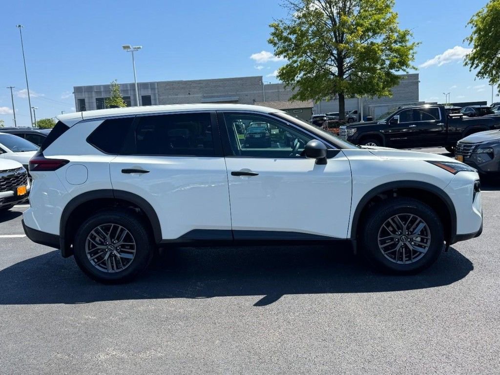 Used 2025 Nissan Rogue S FWD image 2