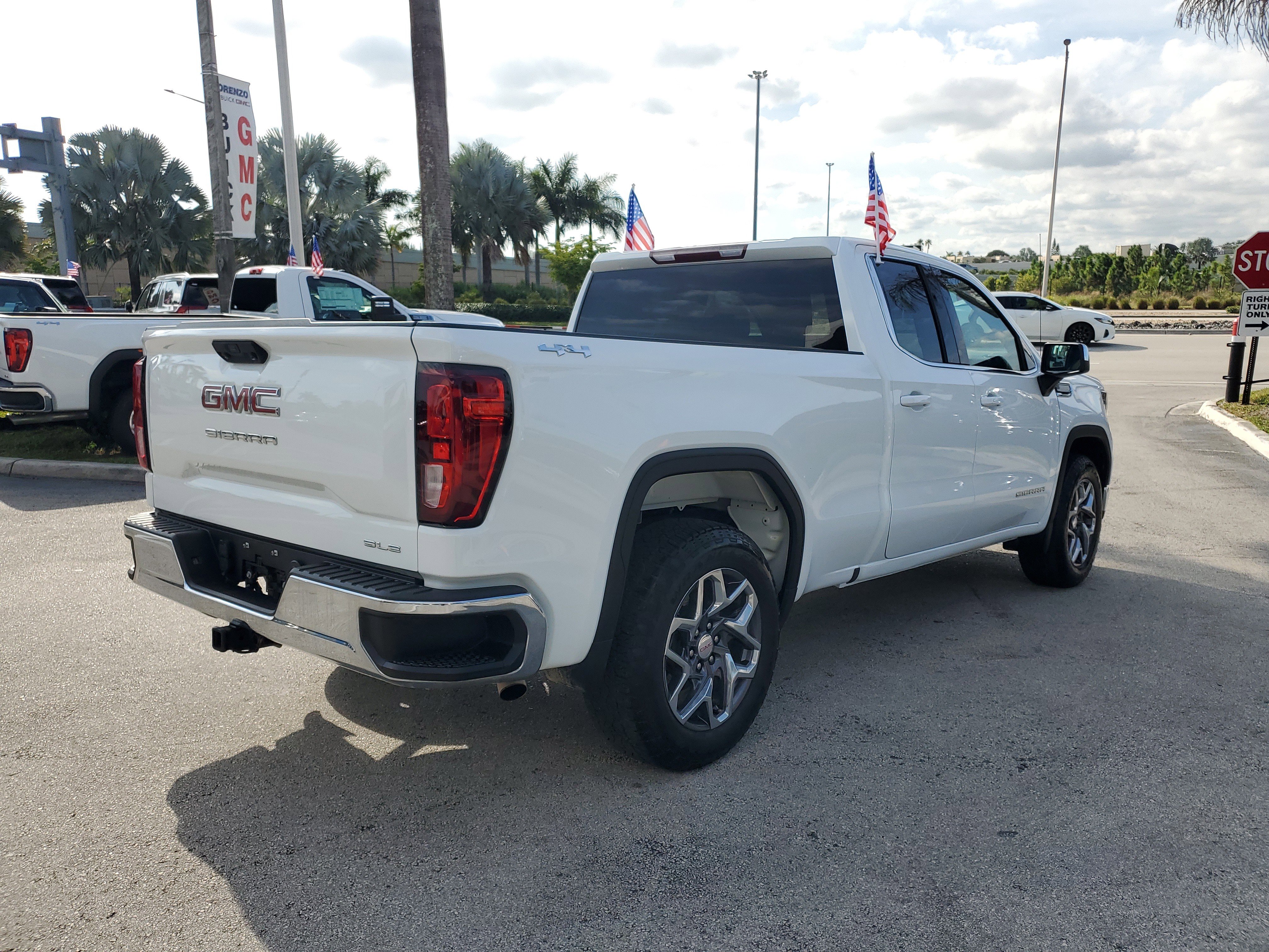 Used 2023 GMC Sierra 1500 SLE image 5
