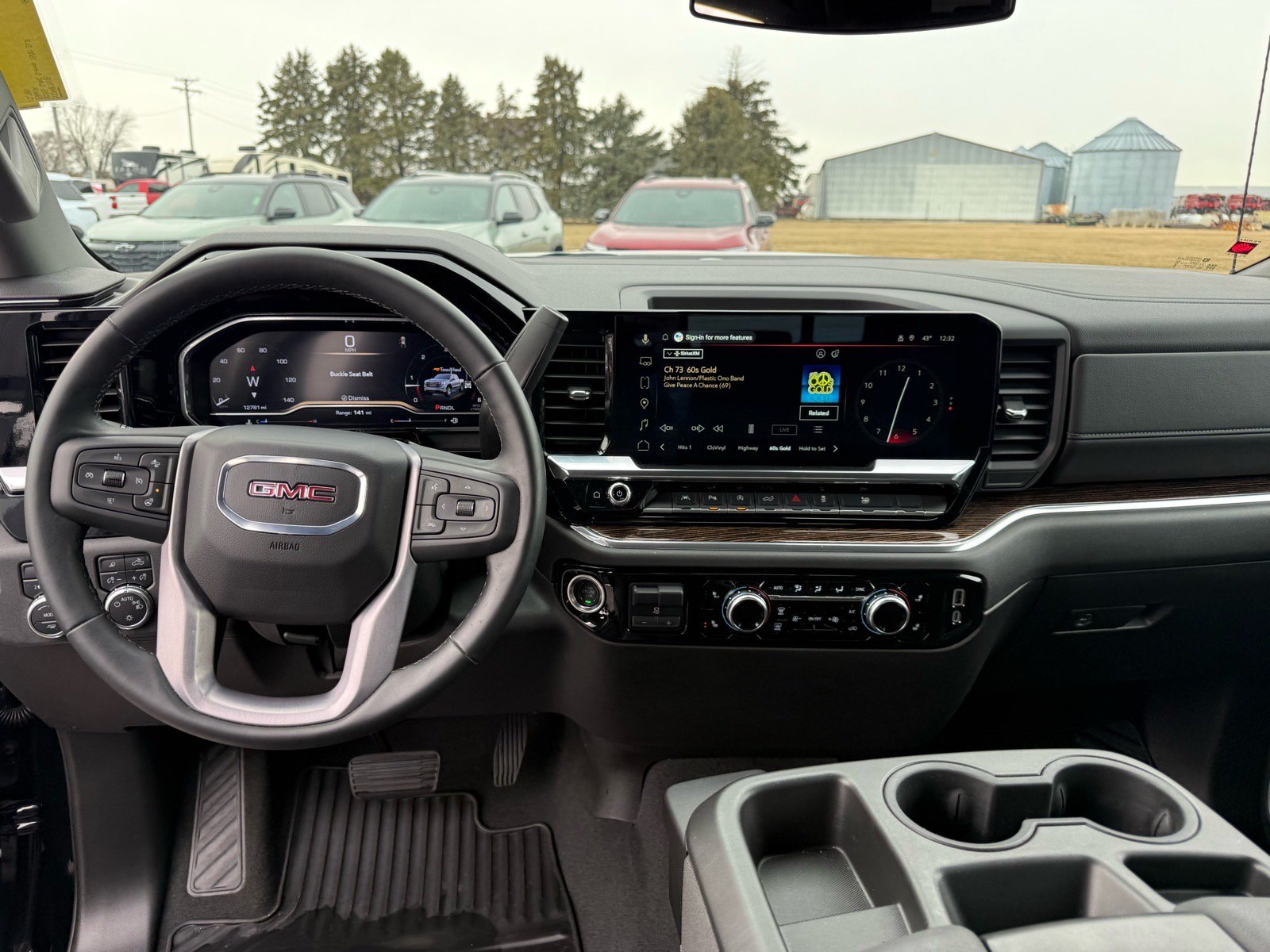 Used 2025 GMC Sierra 1500 SLE w/ Preferred Package AWD/4WD image 17