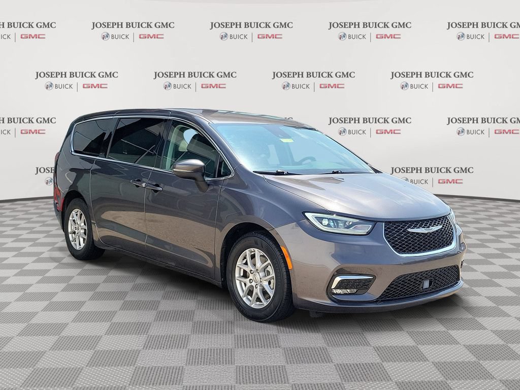 Used 2023 Chrysler Pacifica Touring-L