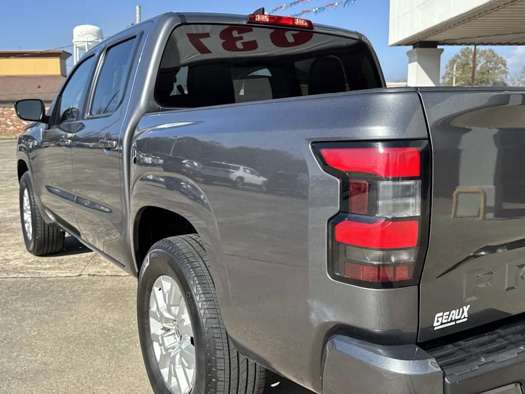 Used 2023 Nissan Frontier SV image 4