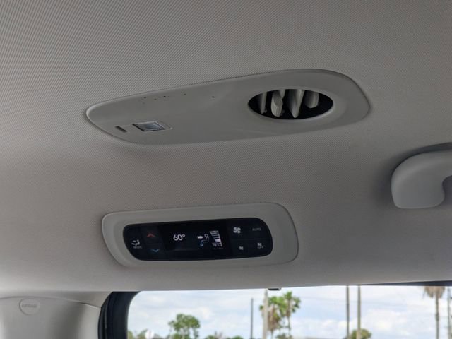 Used 2023 Chrysler Pacifica Touring-L FWD image 23
