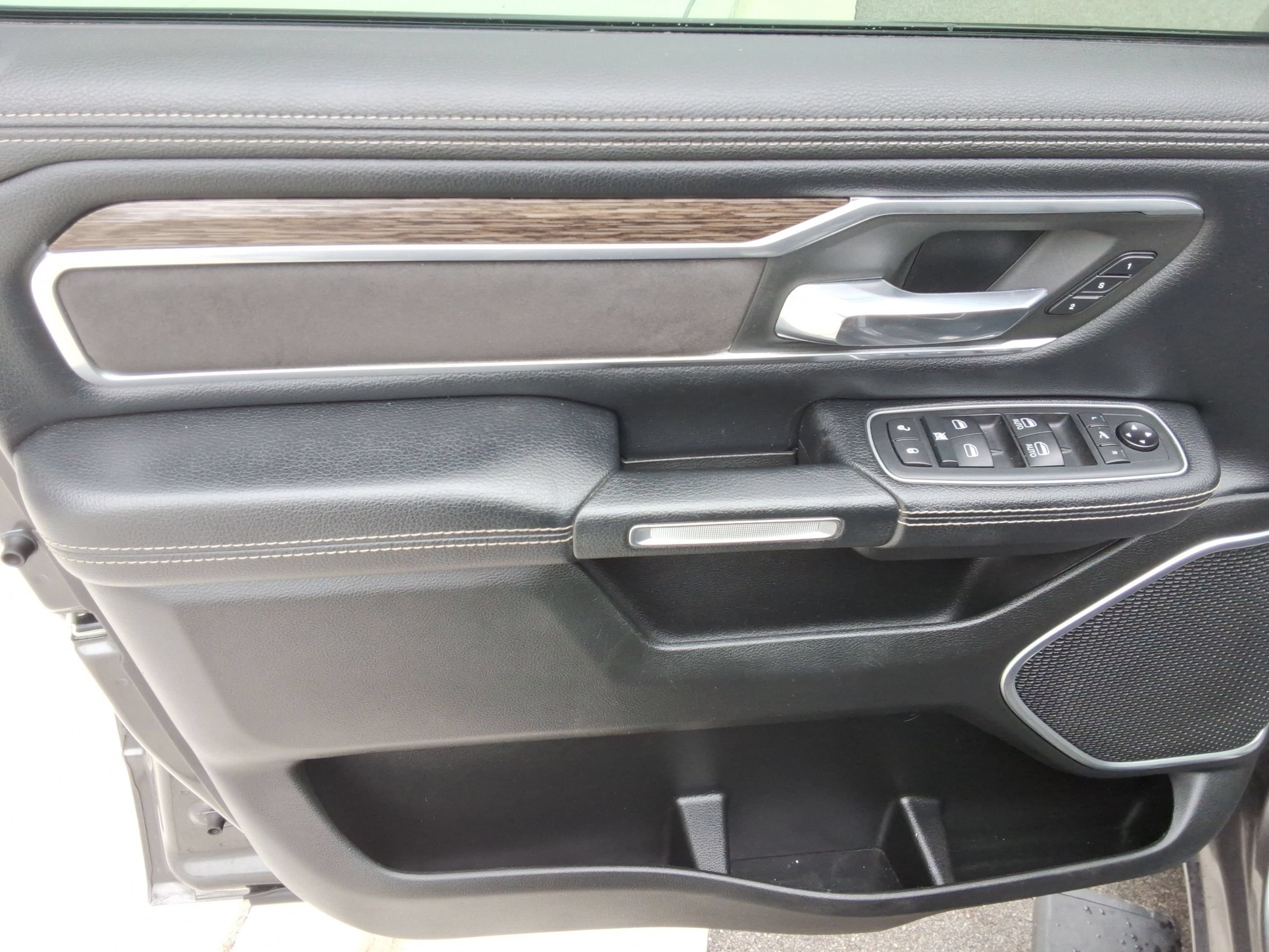 Used 2020 RAM 1500 Laramie AWD/4WD image 21