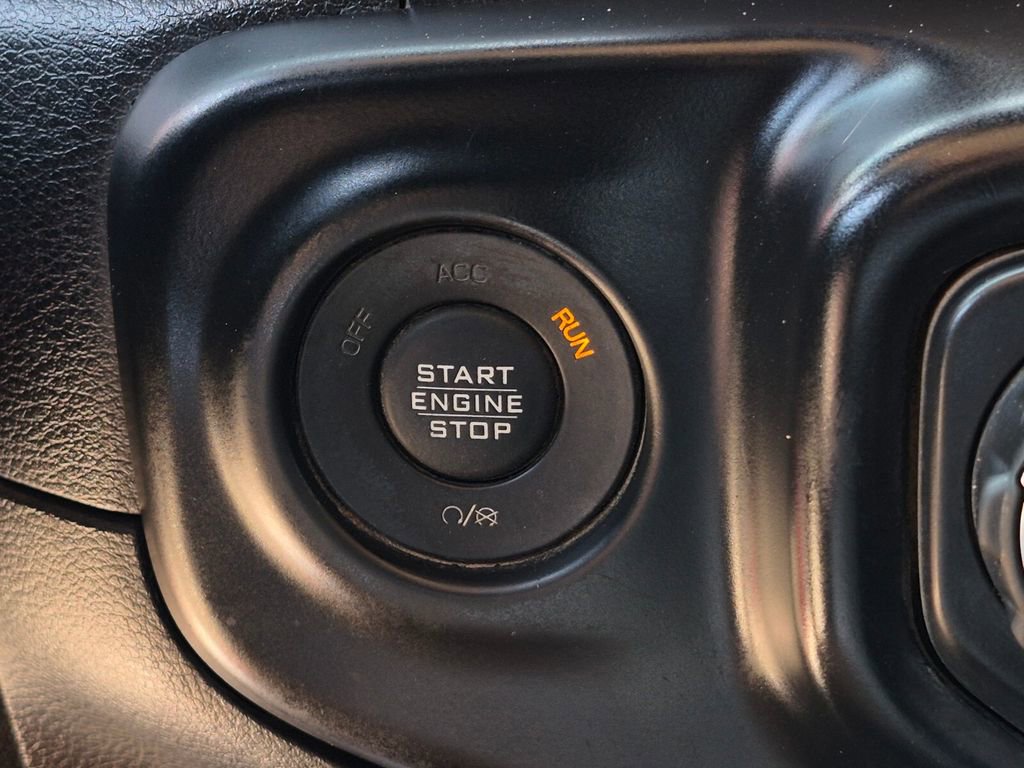 Used 2018 Jeep Wrangler Unlimited Sahara AWD/4WD image 24