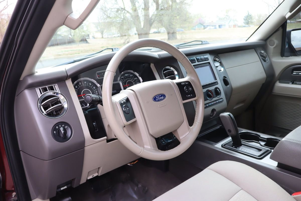 Used 2010 Ford Expedition XLT image 15