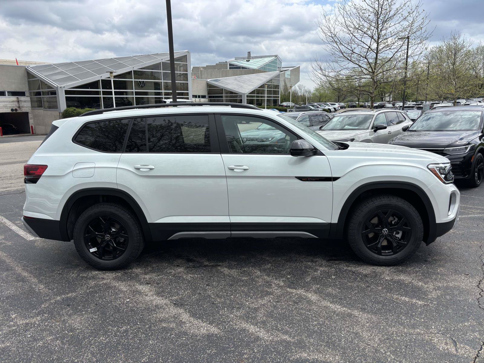 New 2026 Volkswagen Atlas Peak Edition AWD/4WD image 4