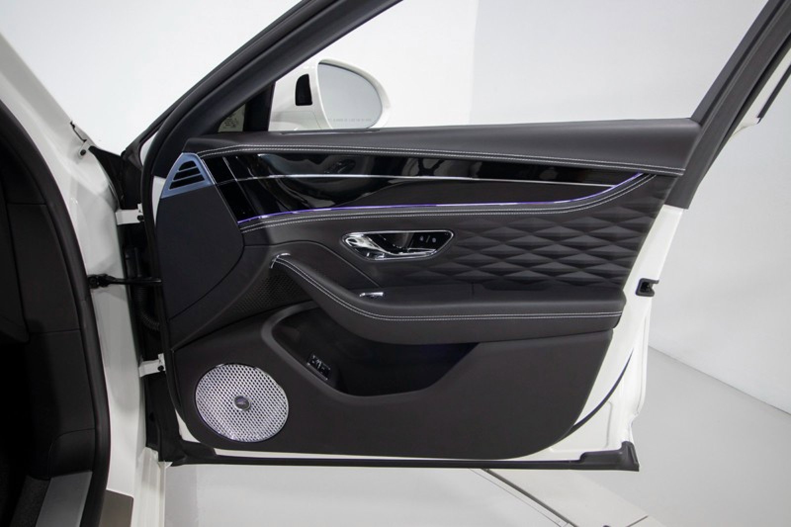 Used 2021 Bentley Flying Spur V8 image 49
