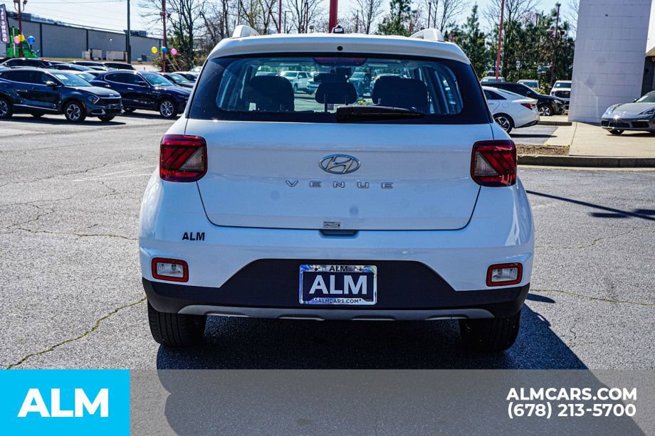 Used 2025 Hyundai Venue SEL image 11