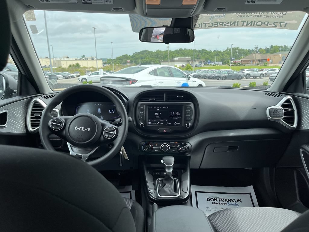 Certified 2025 Kia Soul LX w/ LX Technology Package FWD image 10